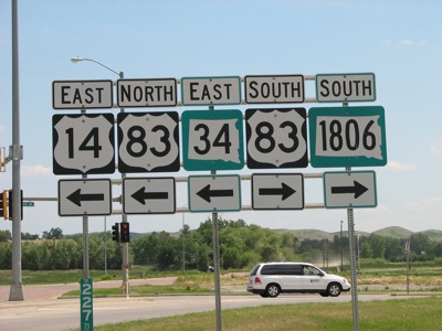 Busy intersection near Fort Pierre, SD, just before crossing the Missouri River and entering zentral time zone.