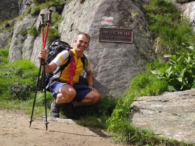 Das Schild der Rheinquelle trägt immer noch die falsche Distanzangabe von 1320 km bis zur Mündung, es sollte 1230 km heissen. Ein Schreibfehler in einem Lexikon hatte sich in viele Bücher und auf dieses Schild weiterverbreitet. Erst vor ein paar Jahren wurde der Fehler entdeckt und es wird wohl noch etwas dauern, bis diese Zahl überall berichtigt wird.