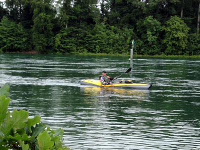 Auf dem Hochrhein zwischen Diessenhofen und Schaffhausen.