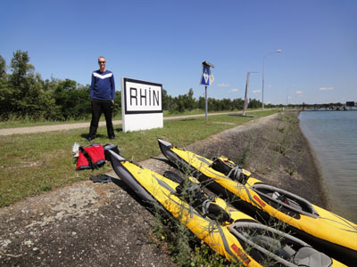 Am Rheinseitenkanal vor der Schleuse Gambsheim.