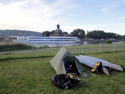 Gezeltet auf dem Campingplatz Rhein-Mosel in Koblenz, direkt gegenüber des Deutschen Ecks.