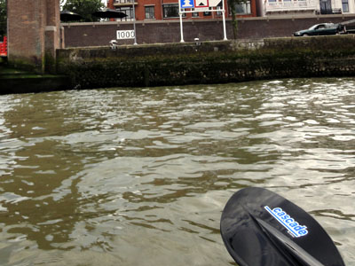 Rheinkilometer 1000 in Rotterdam.